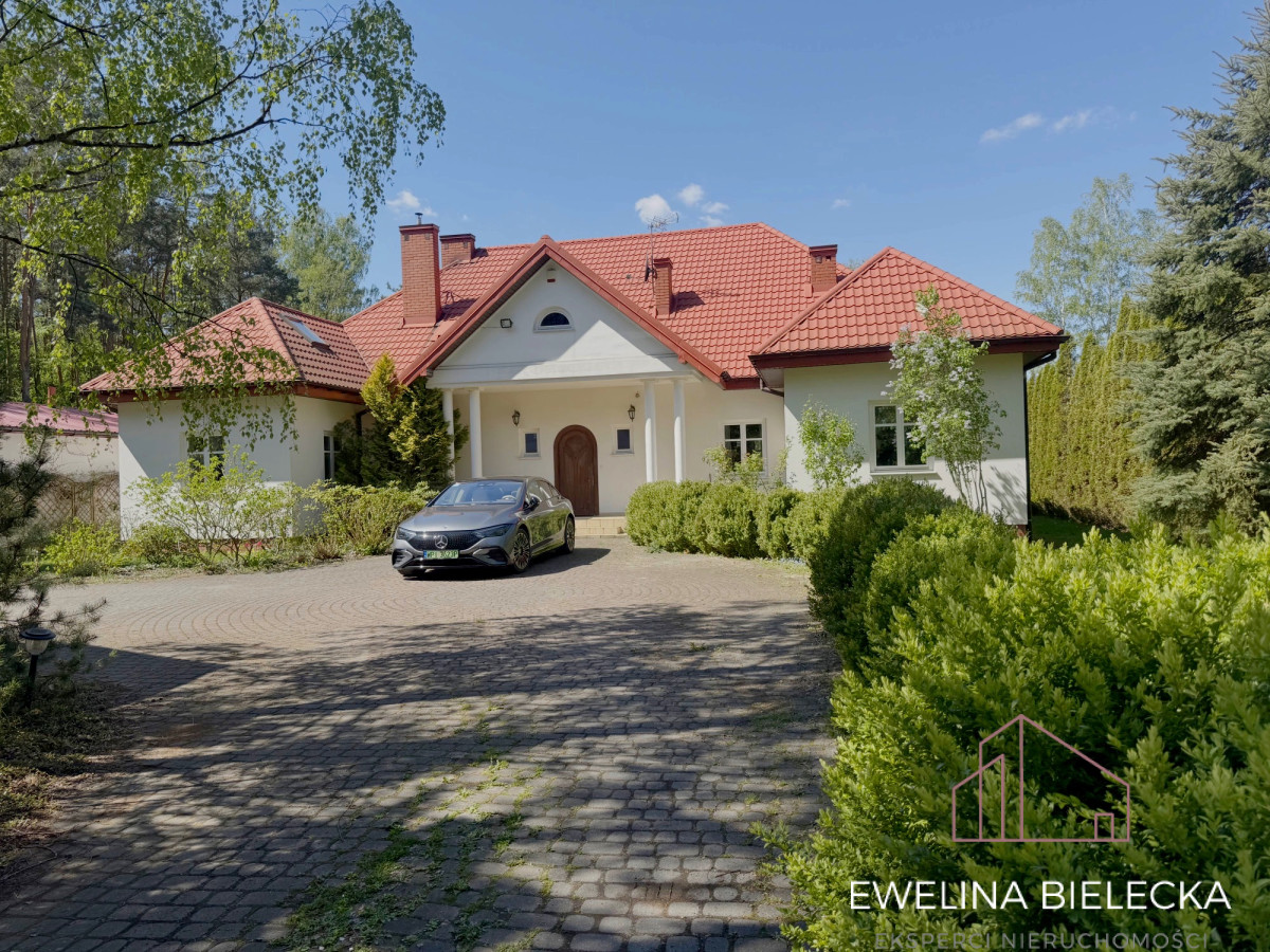 KLASYCZNY RODZINNY DOM W MILANOWKU